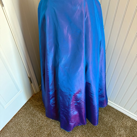 NWT Exquisite Blue and Purple Iridescent Taffeta Formal Floor Length Gown sz 4 - Picture 3 of 12